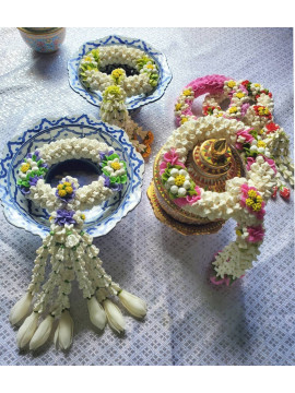 Vintage Flower Garland  clay 